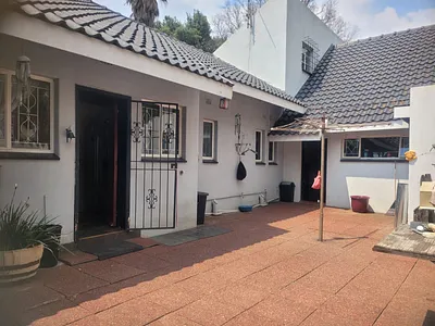 5 Bedroom House For Sale in Springs - 9zUz.webp