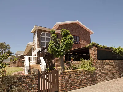 6 Bedroom House For Sale in Hartenbos - UjNO.webp