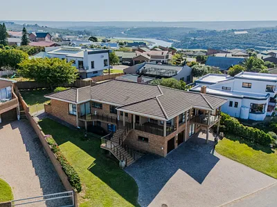 4 Bedroom House For Sale in Stilbaai West, Stilbaai - SSTt.webp