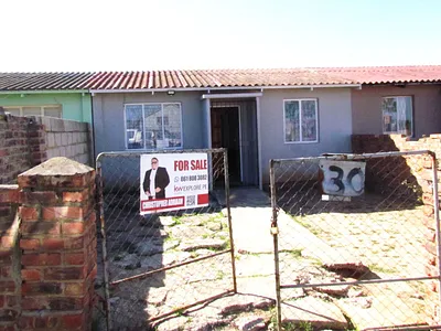 2 Bedroom House For Sale in Port Elizabeth - 4nd8.webp