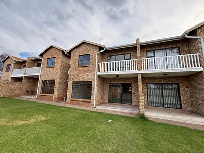 3 Bedroom Townhouse For Sale in Kimberley - gnw6.webp