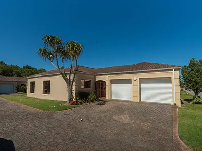 3 Bedroom Townhouse For Sale in Port Elizabeth - aFND.webp