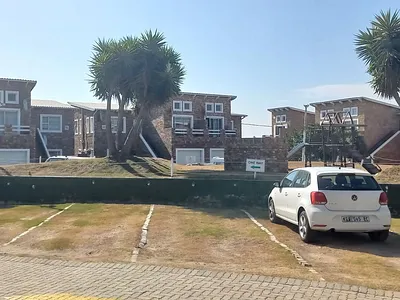 2 Bedroom Townhouse For Sale in Port Elizabeth - V46j.webp