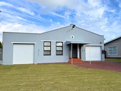 3 Bedroom House For Sale in Gansbaai - w4If.webp