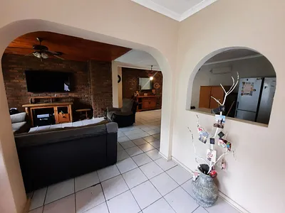 3 Bedroom House For Sale in Springs - Eymi.webp