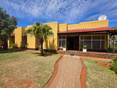 3 Bedroom House For Sale in Kimberley - SDGM.webp