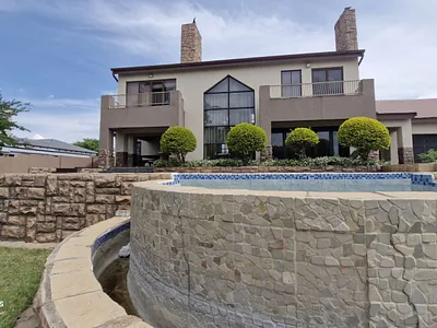 4 Bedroom House For Sale in Witbank - 5Ic7.webp