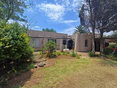 4 Bedroom House For Sale in Orkney - ILOo.webp