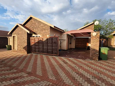 3 Bedroom Townhouse For Sale in Polokwane - w6oC.webp