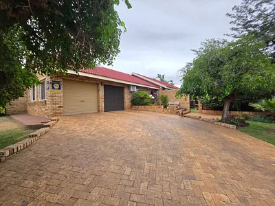 4 Bedroom House For Sale in Kimberley - EQLG.webp