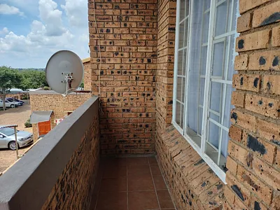 3 Bedroom Apartment For Sale in Midrand - Vvuw.webp