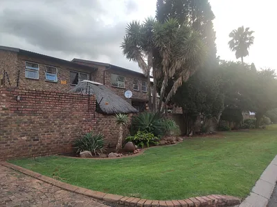 3 Bedroom Townhouse To Rent in Kempton Park - img