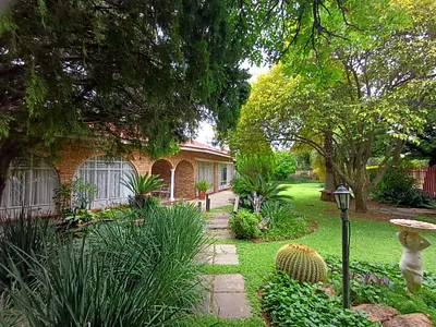 4 Bedroom House For Sale in Klerksdorp - euF2.webp