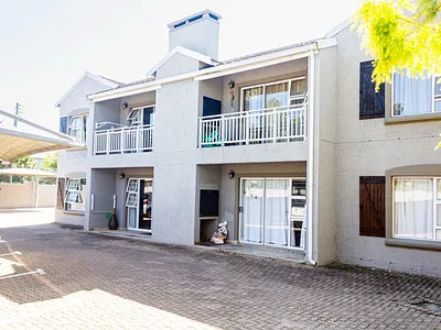 2 Bedroom Apartment For Sale in George - qWck.webp