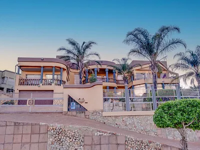 4 Bedroom House For Sale in Krugersdorp - HpJi.webp