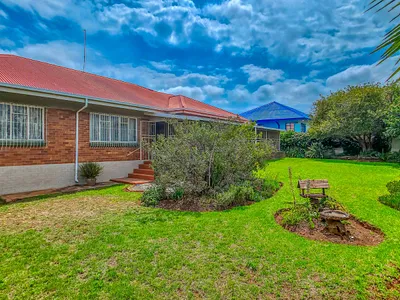 4 Bedroom House For Sale in Roodepoort - 0IJl.webp