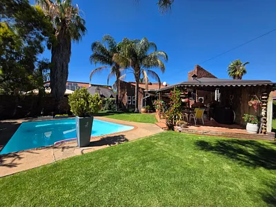 4 Bedroom House For Sale in Kimberley - YuzQ.webp