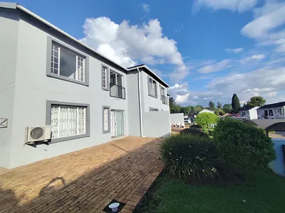 2 Bedroom Apartment For Sale in Roodepoort - cfbx.webp