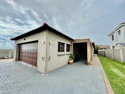 3 Bedroom House For Sale in Secunda - f7xI.webp