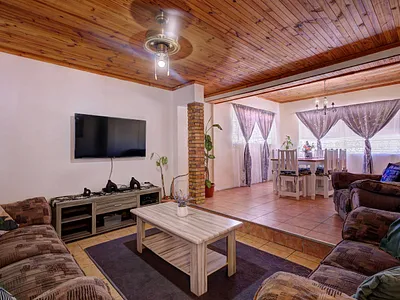 3 Bedroom House For Sale in Port Elizabeth - 39hZ.webp