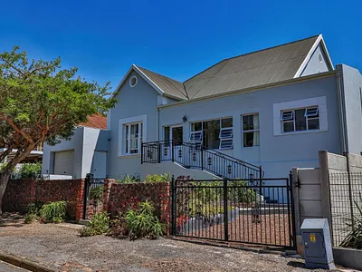 4 Bedroom House For Sale in Montagu - 0vHa.webp