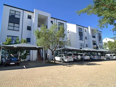 3 Bedroom Apartment For Sale in Somerset West - 2p0k.webp