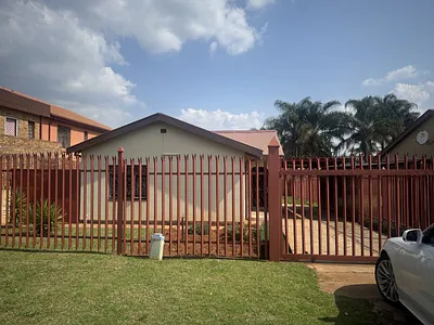 2 Bedroom House For Sale in Centurion - D3w2.webp