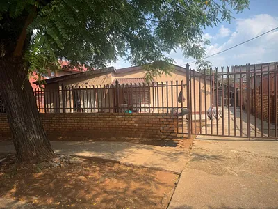 5 Bedroom House For Sale in Centurion - XuLs.webp