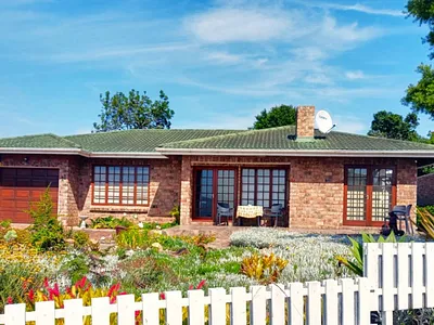 3 Bedroom House For Sale in Sedgefield - lz1J.webp