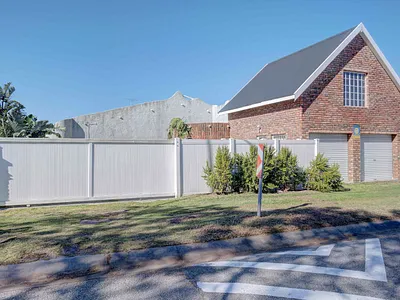 5 Bedroom House For Sale in Port Elizabeth - 4EmL.webp