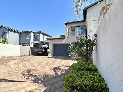 4 Bedroom House For Sale in Pretoria - img