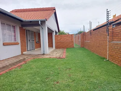 3 Bedroom Townhouse To Rent in Centurion - img