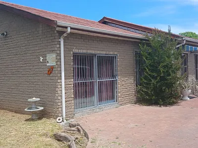 3 Bedroom House For Sale in Parow - qHwI.webp