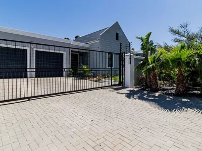 3 Bedroom House For Sale in Gordons Bay - SCtU.webp