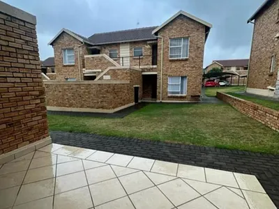 2 Bedroom Apartment To Rent in Roodepoort - img