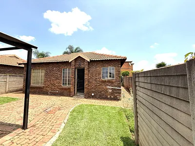 2 Bedroom Townhouse To Rent in Pretoria - img