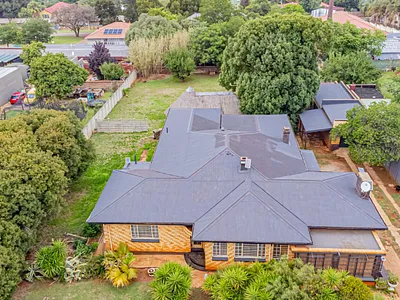 4 Bedroom House For Sale in Roodepoort - img