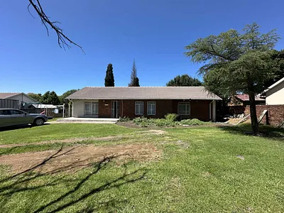 4 Bedroom House For Sale in Secunda - mq77.webp