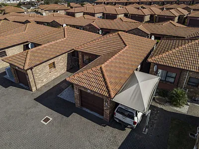 2 Bedroom Townhouse For Sale in Port Elizabeth - oznq.webp
