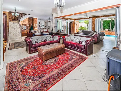 4 Bedroom House For Sale in Johannesburg - img