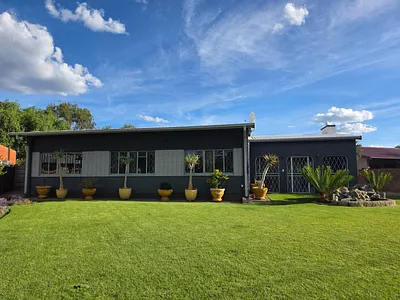 4 Bedroom House For Sale in Kimberley - YxKS.webp