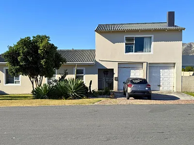 4 Bedroom House For Sale in Gansbaai - img