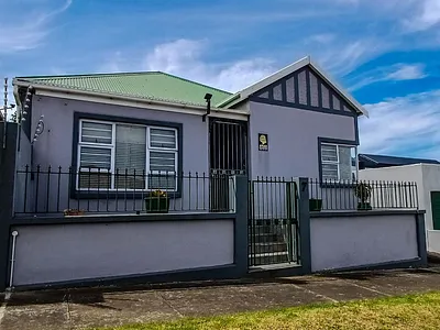 3 Bedroom House For Sale in Port Elizabeth - M0Ih.webp