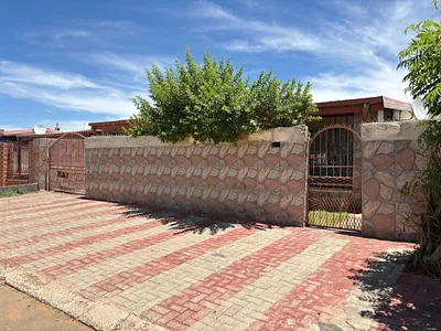 2 Bedroom House For Sale in Kimberley - 33ER.webp