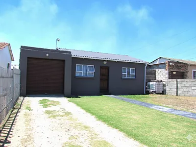 2 Bedroom House For Sale in Port Elizabeth - Ly4H.webp