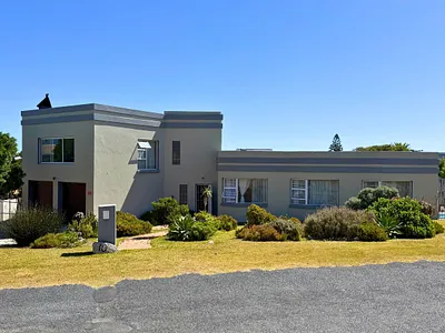 4 Bedroom House For Sale in Gansbaai - m58m.webp