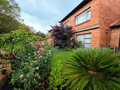 2 Bedroom Townhouse For Sale in Secunda - advR.webp