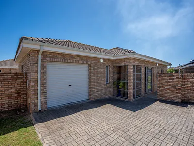 2 Bedroom Townhouse For Sale in Port Elizabeth - 5ckk.webp