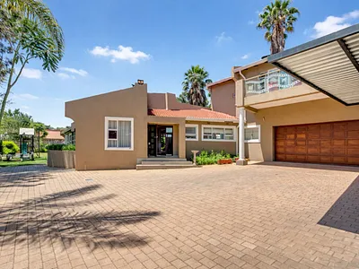 7 Bedroom House For Sale in Sandton - SKB0.webp