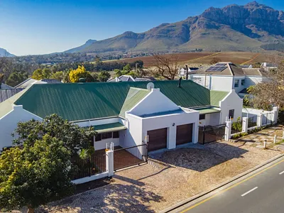 2 Bedroom House For Sale in Stellenbosch - 9CMr.webp